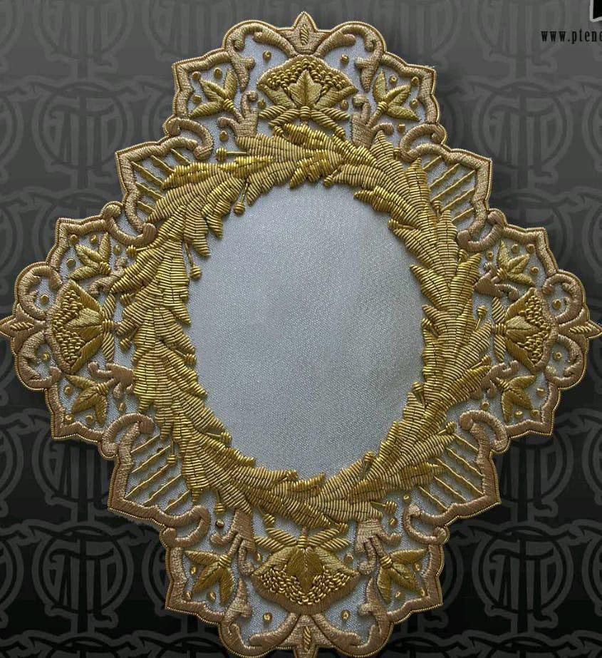 Oval wreath frame in heavy gold on white silk