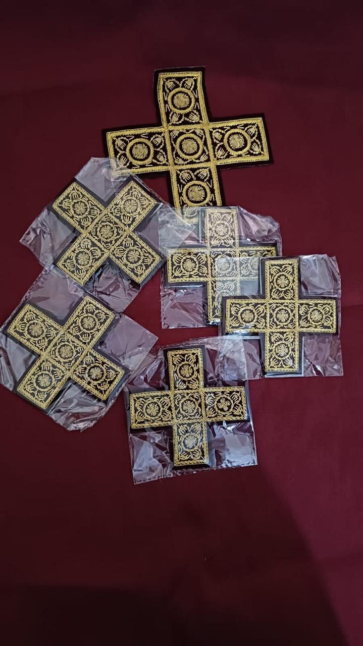Small block crosses in fine gold cord, batch packed