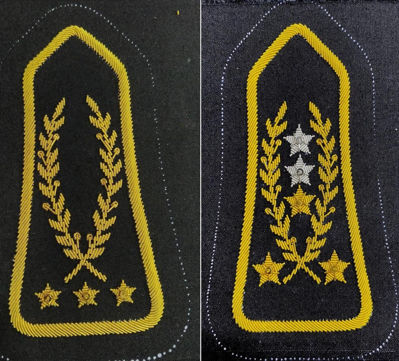 Wreath shoulder boards with rank stars in two grades