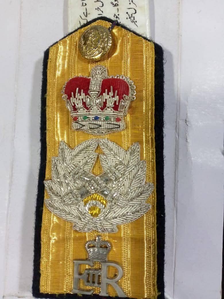 Gold shoulder board with crown, silver wreath and cypher